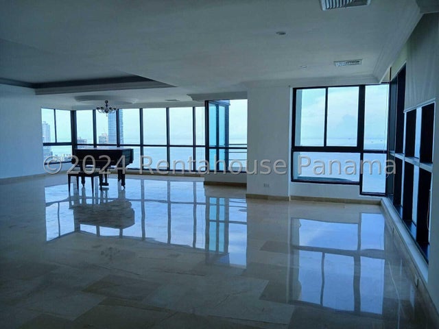 Sophisticated Apartment